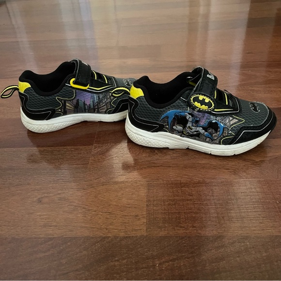 Batman Shoes - Picture 2 of 7
